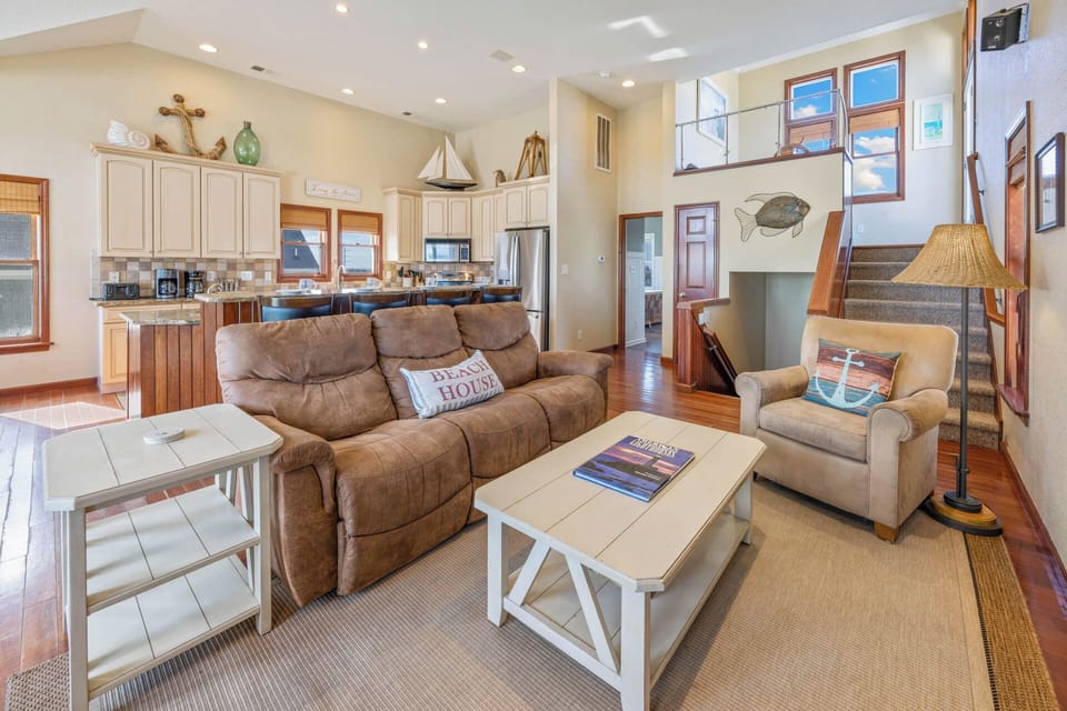 Surf or Sound Realty - 912 - Redemption - Great Room -4