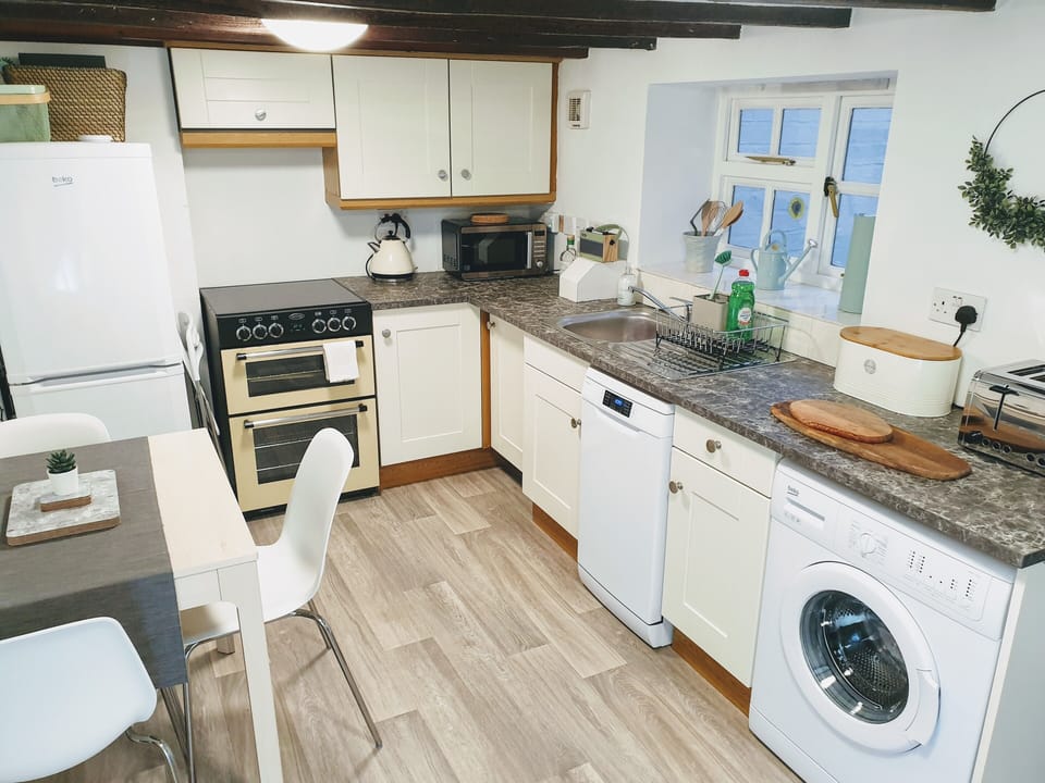 Kitchen, w Dishwasher, large Fridge freezer, washing machine, seating for upto 5