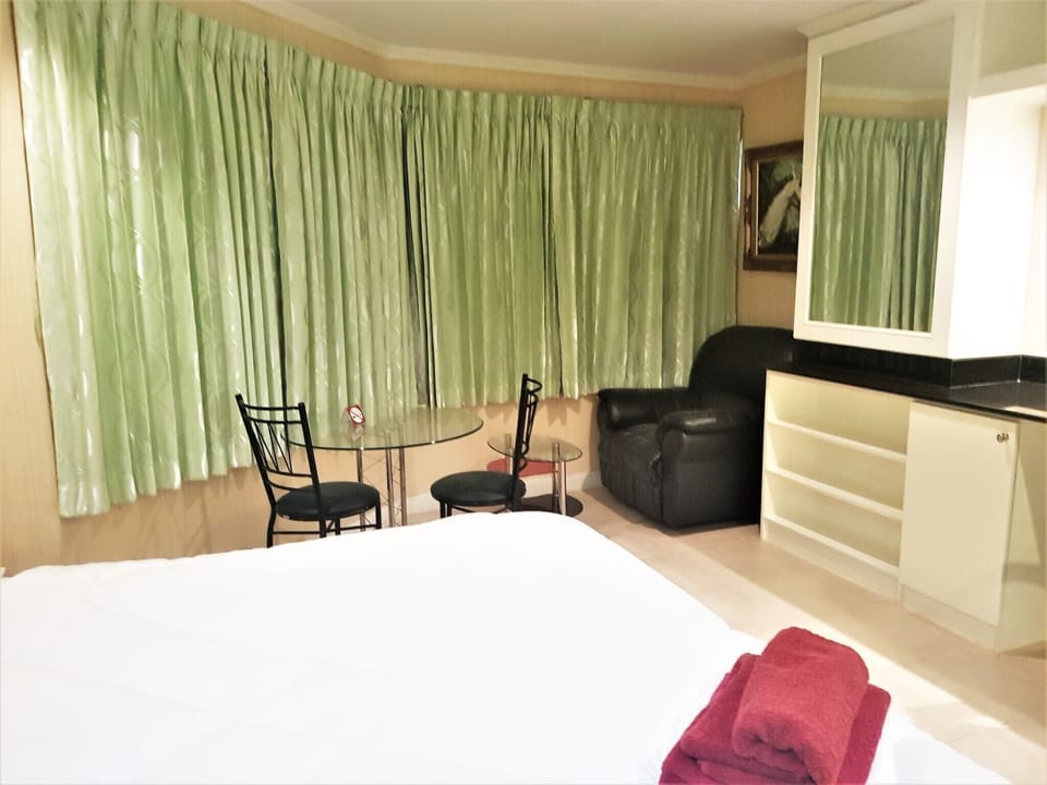 Studio | WiFi, bed sheets