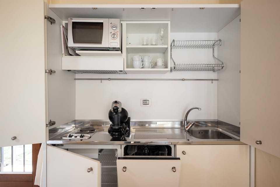 Superior Apartment, Ground Floor (Malvasia) | Private kitchen | Electric kettle