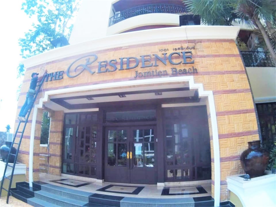 Studio | Exterior