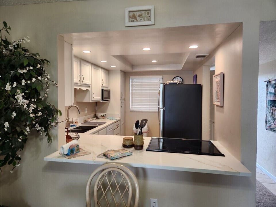 Large Kitchen Passthrough