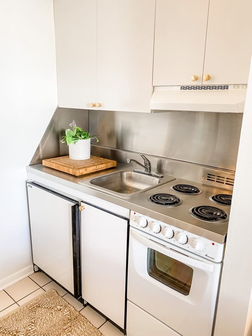 Well appointed kitchenette