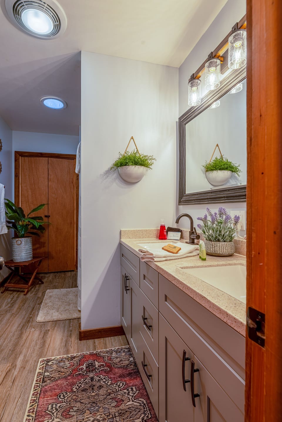 2nd floor Full Bath