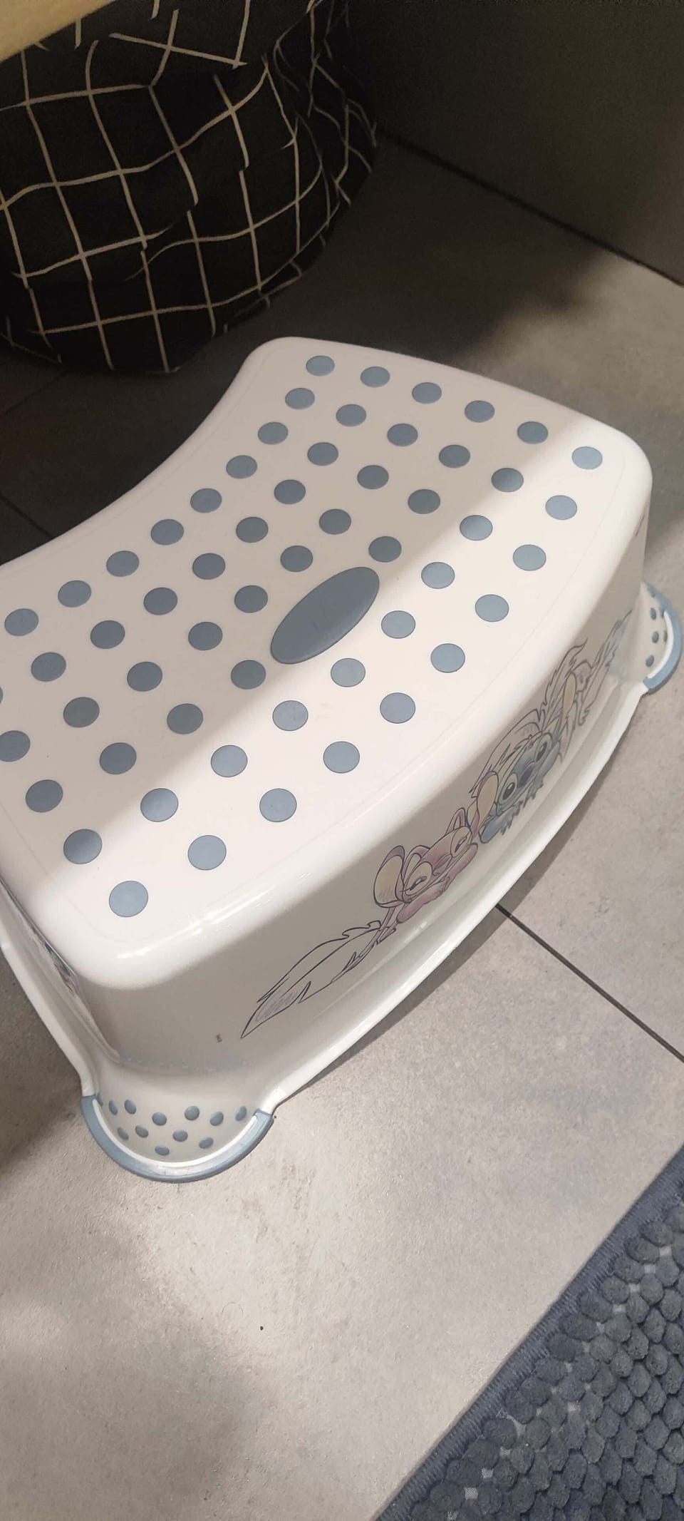 A practical children’s step stool with a non-slip surface helps little ones use the bathroom independently.