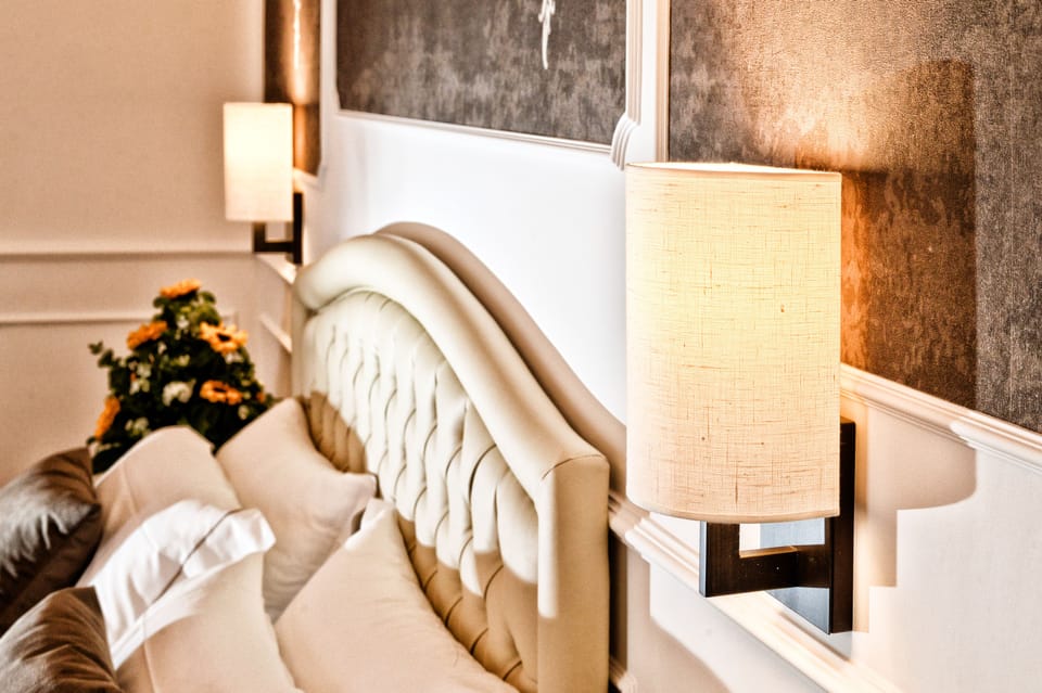 Premium Studio Suite, 1 King Bed | Minibar, in-room safe, desk, blackout drapes