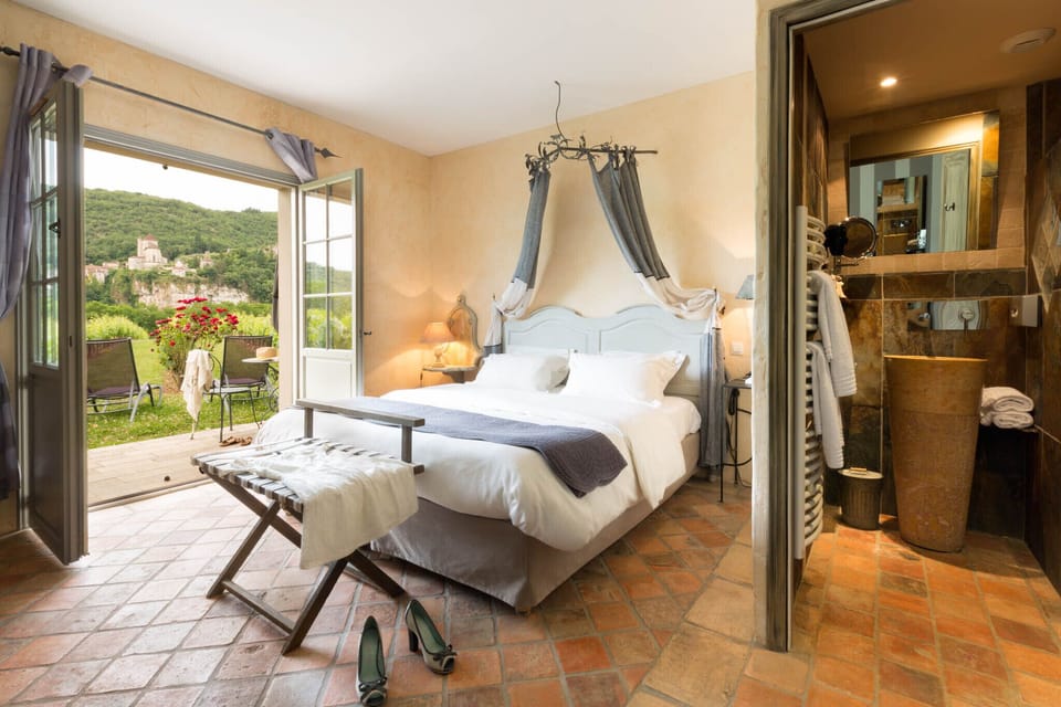 Double Room (Saint Cirquoise) | In-room safe, free WiFi, bed sheets