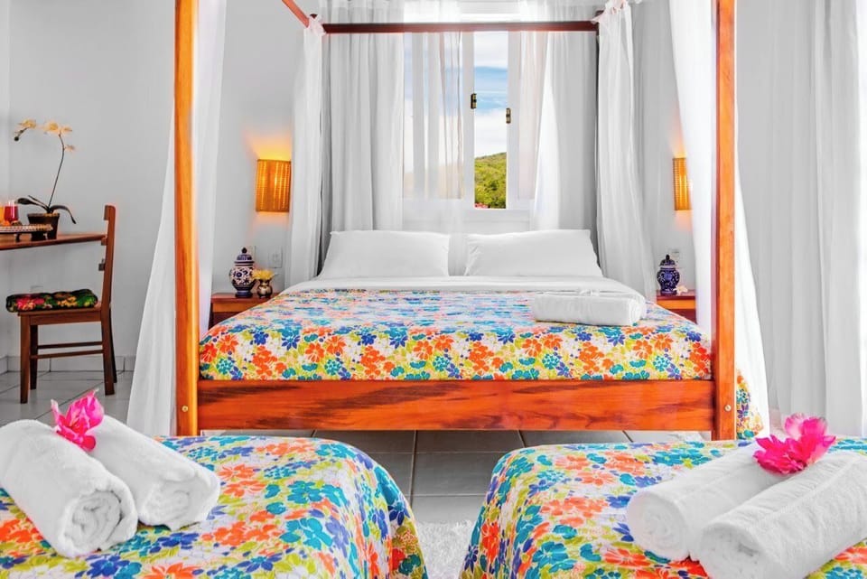 Deluxe Suite | Minibar, in-room safe, blackout drapes, free WiFi
