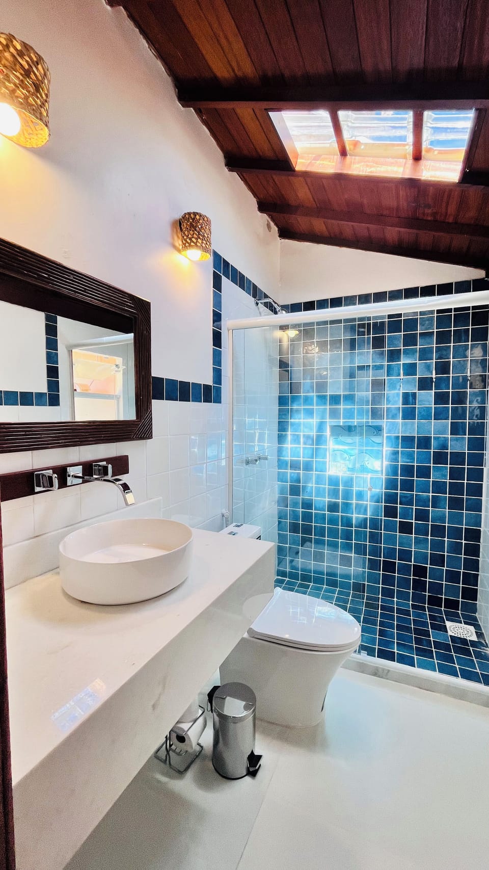 Superior Triple Room | Bathroom | Shower, free toiletries, hair dryer, towels
