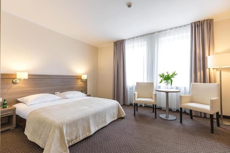 Luxury Single Room | Desk, soundproofing, iron/ironing board, free WiFi