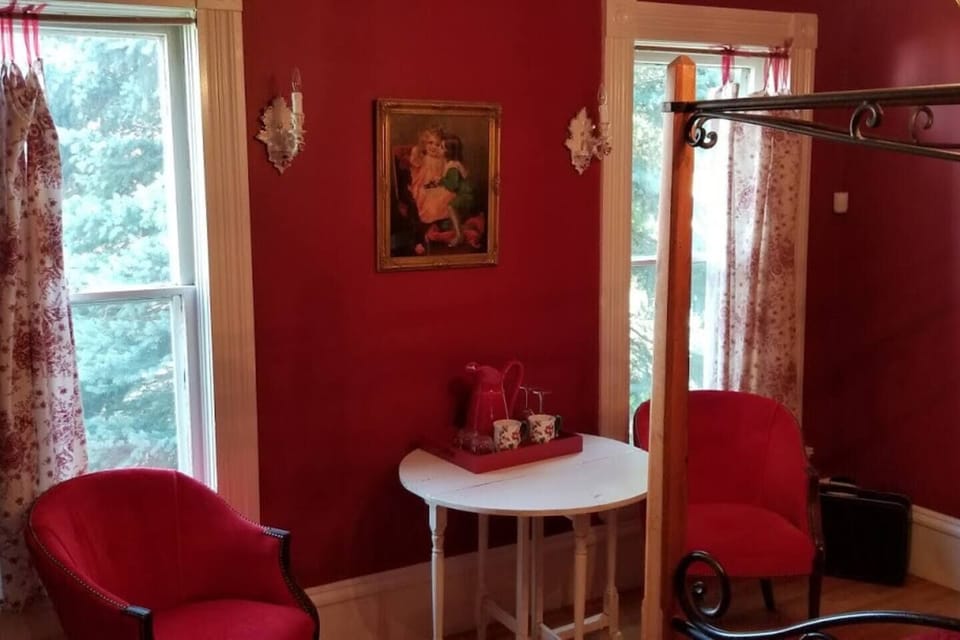 Red Suite - Work Area