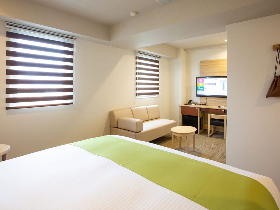 Double Room, Non Smoking | Iron/ironing board (on request), WiFi (free), bed sheets