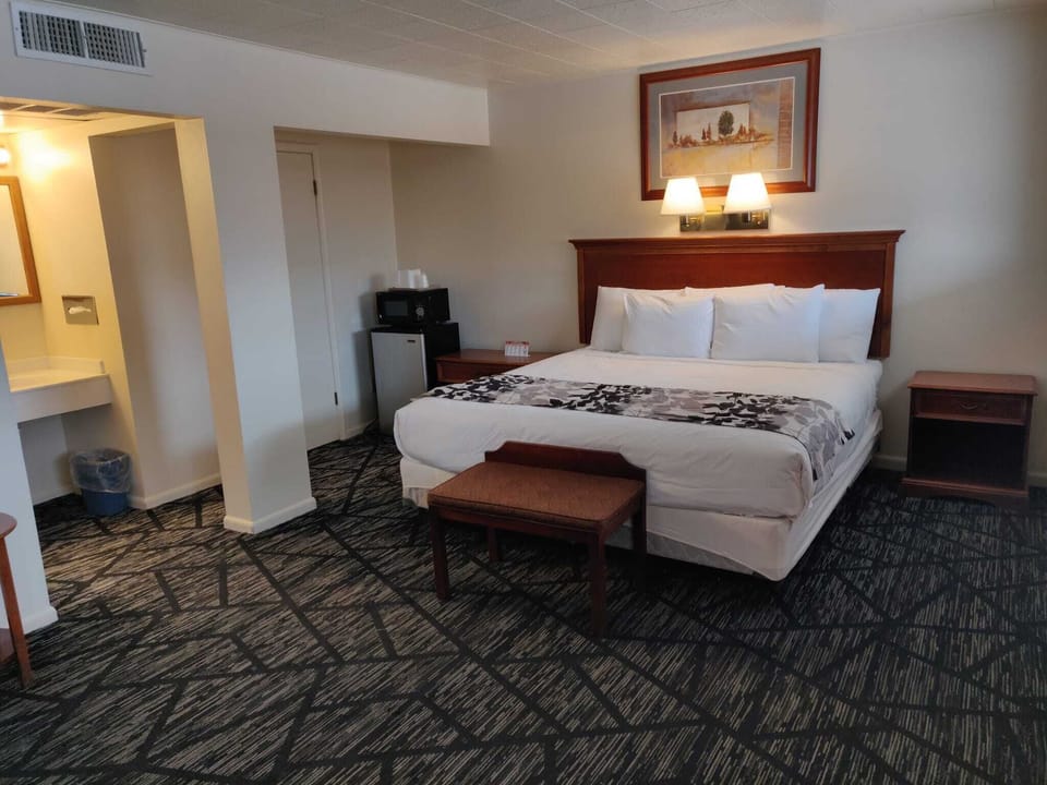 Desk, free WiFi, bed sheets