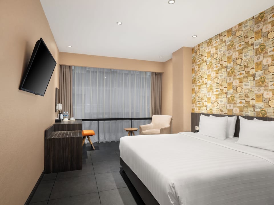 Superior Deluxe Room | In-room safe, iron/ironing board (on request), WiFi (free), bed sheets