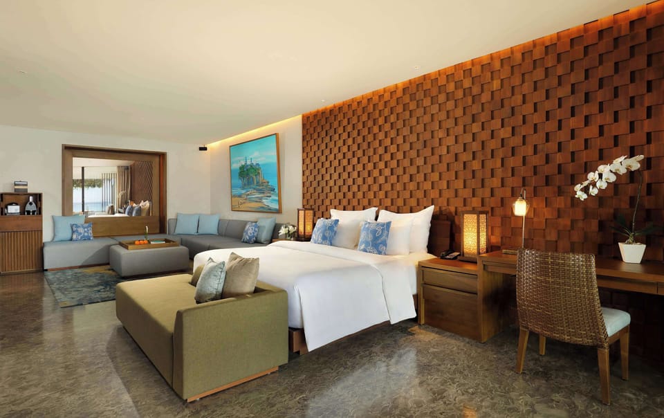 Minibar, in-room safe, desk, iron/ironing board