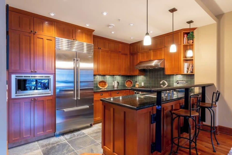 - Fully equipped kitchen with rich wood cabinetry and bar seating  
- Stainless steel appliances and granite countertops throughout  
- Perfect for home-cooked meals after mountain adventures  
