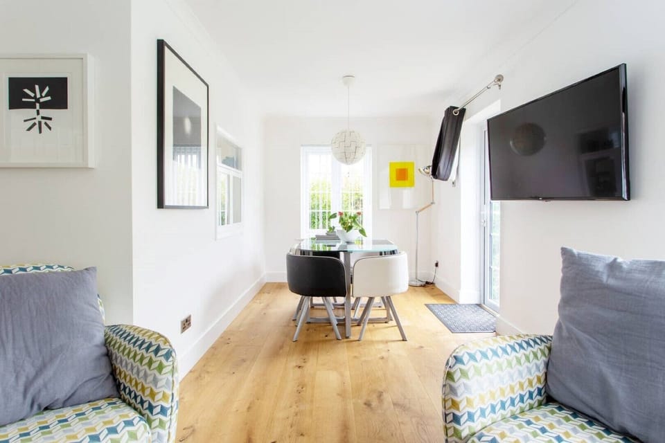 5 seater dining table