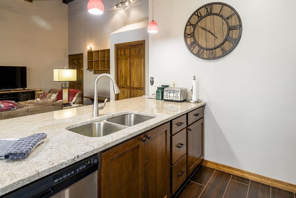 Townhome, 4 Bedrooms | Private kitchen | Fridge, microwave, oven, dishwasher