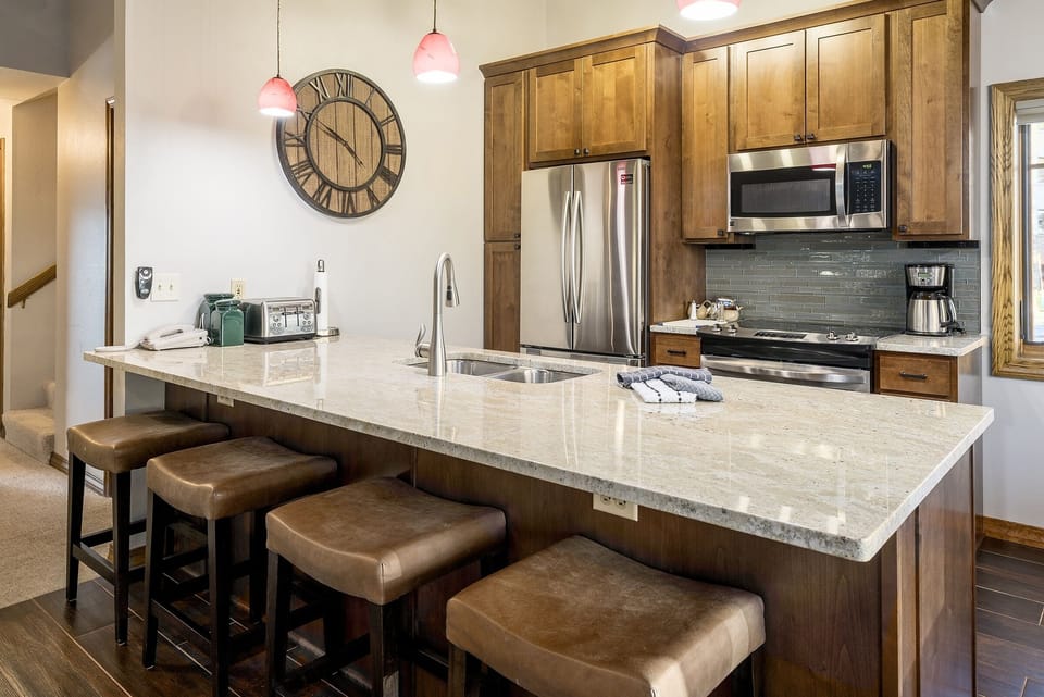 Townhome, 4 Bedrooms | Private kitchen | Fridge, microwave, oven, dishwasher