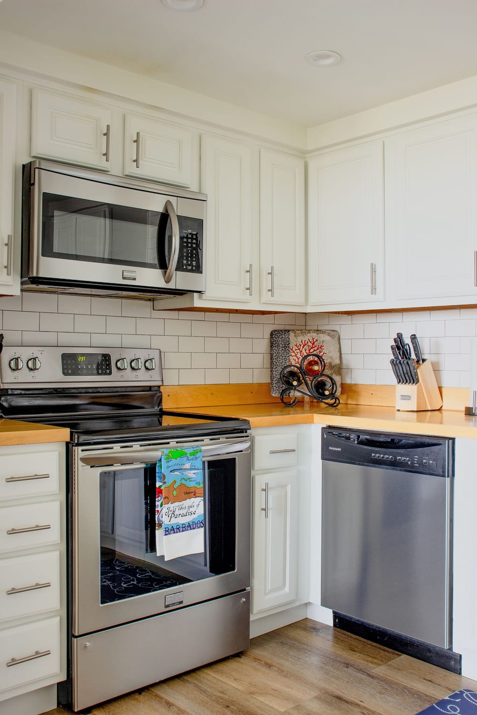 Plenty pots, pans, dishes & cooking utilities for family dinners