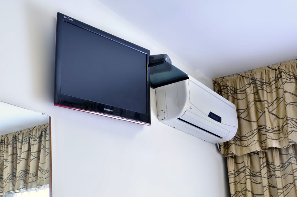 Triple Room | In-room safe, desk, soundproofing, cribs/infant beds