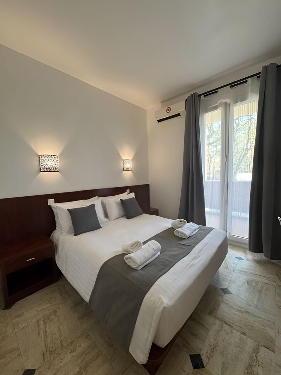 Desk, free WiFi, bed sheets