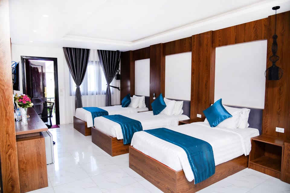 Deluxe Triple Room, Mountain View | Minibar, in-room safe, blackout drapes, soundproofing