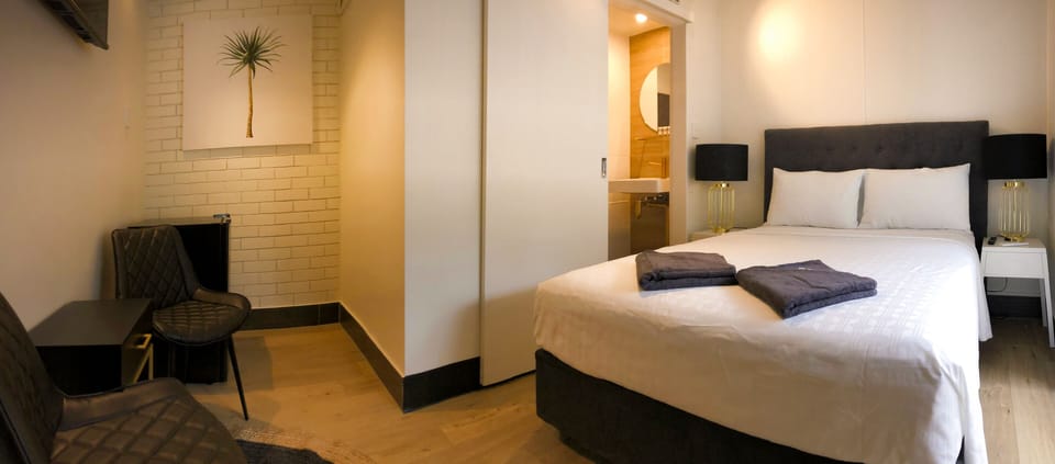 Deluxe Queen | WiFi (free), bed sheets