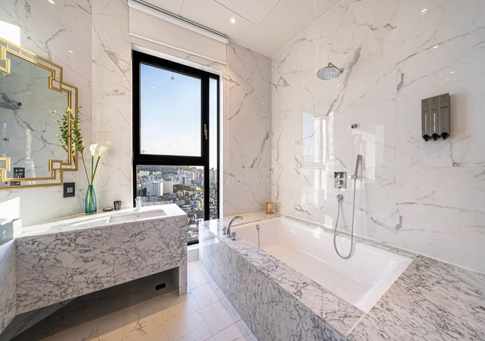 Royal Suite (Netflix/ Youtube Available on TV) | Bathroom | Combined shower/tub, designer toiletries, hair dryer, bathrobes