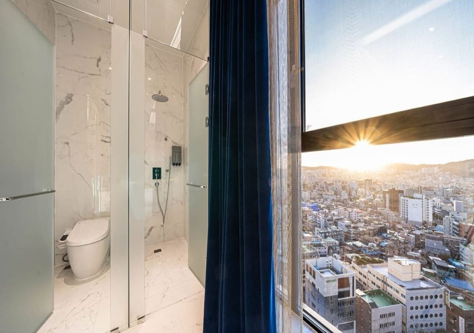 Royal Suite (Netflix/ Youtube Available on TV) | Bathroom | Combined shower/tub, designer toiletries, hair dryer, bathrobes