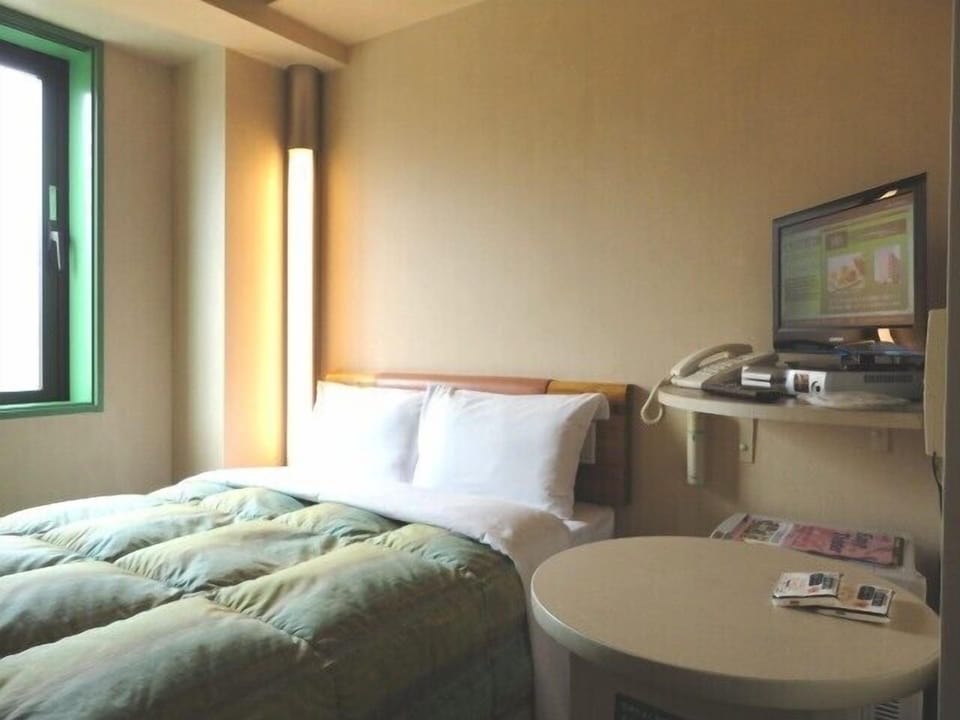 Down comforters, free WiFi