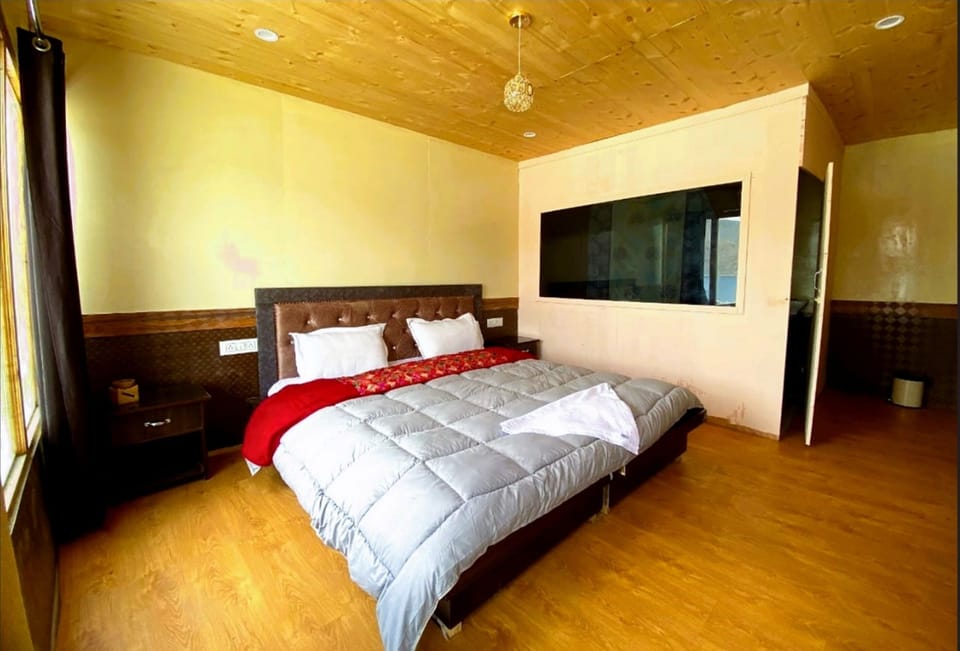Cottage Room | Egyptian cotton sheets, premium bedding, rollaway beds (surcharge)