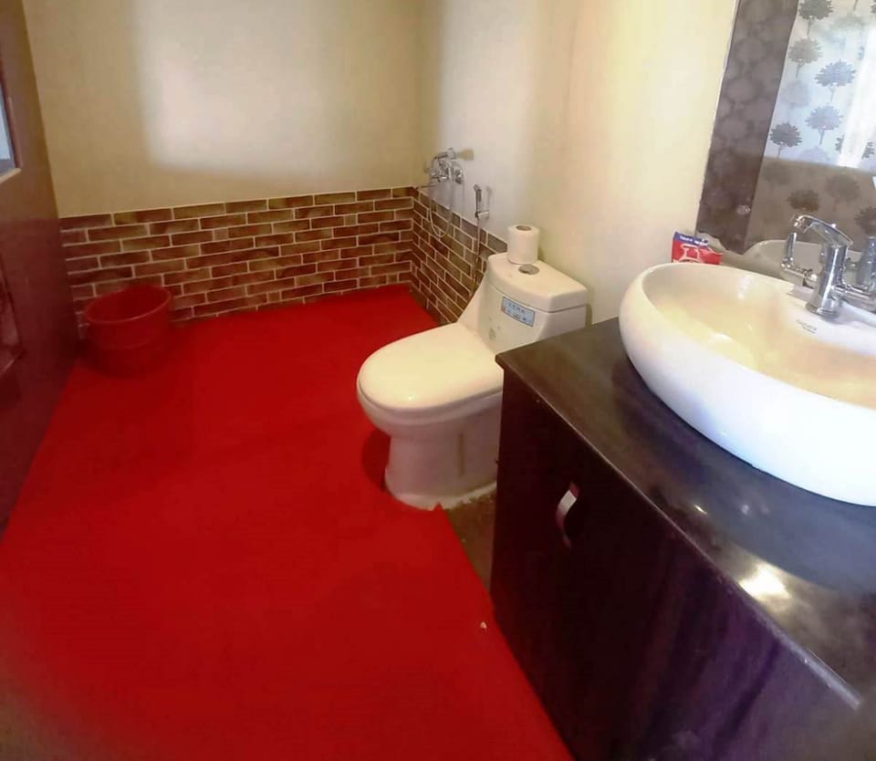 Cottage Room | Bathroom | Shower, slippers, towels