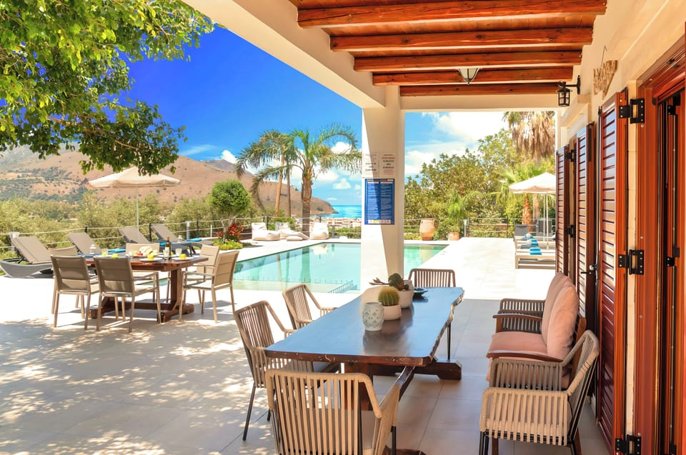 Villa, 5 Bedrooms, Private Pool, Sea View | Dining room