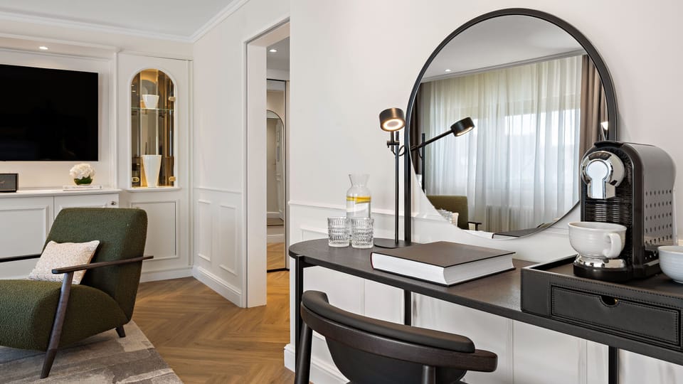 Terrace Suite | Hypo-allergenic bedding, in-room safe, desk, laptop workspace