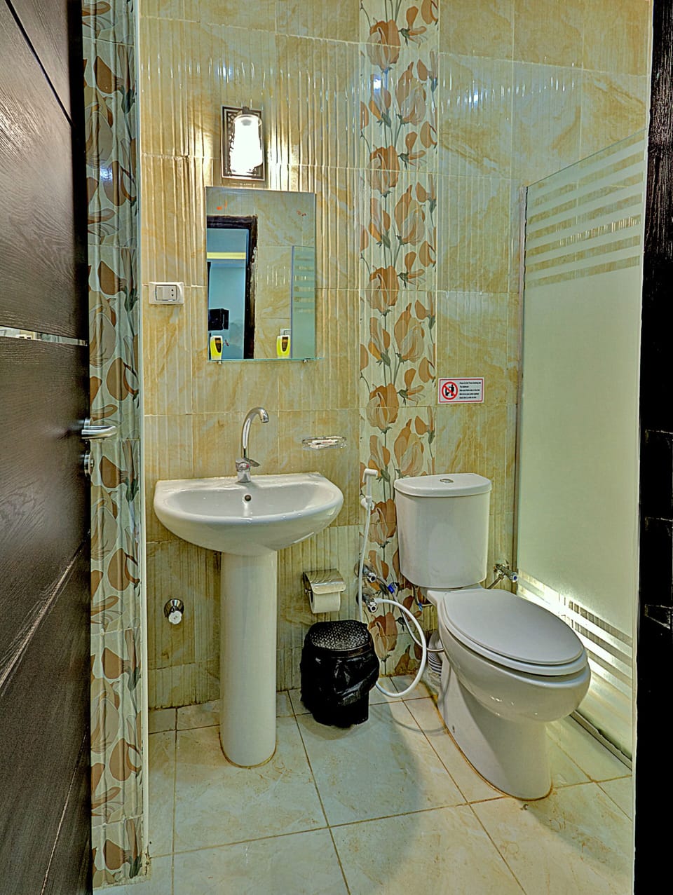 Shower, rainfall showerhead, free toiletries, hair dryer