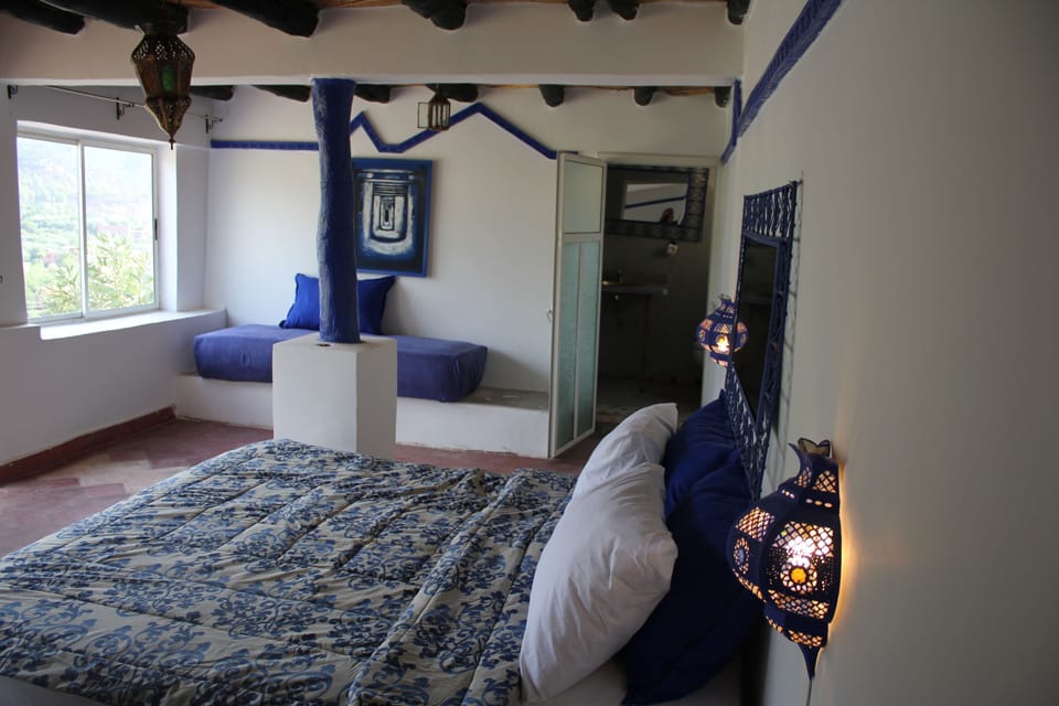 Luxury Suite | Blackout drapes, free cribs/infant beds, rollaway beds, bed sheets