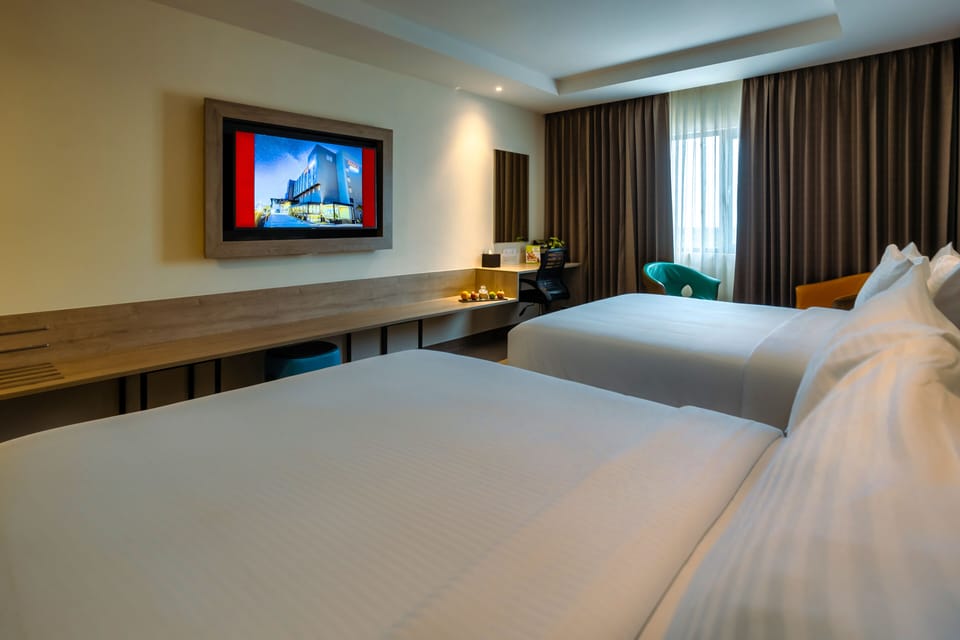 Deluxe Quadruple Room, 2 Queen Beds, Non Smoking | Hypo-allergenic bedding, minibar, in-room safe, desk