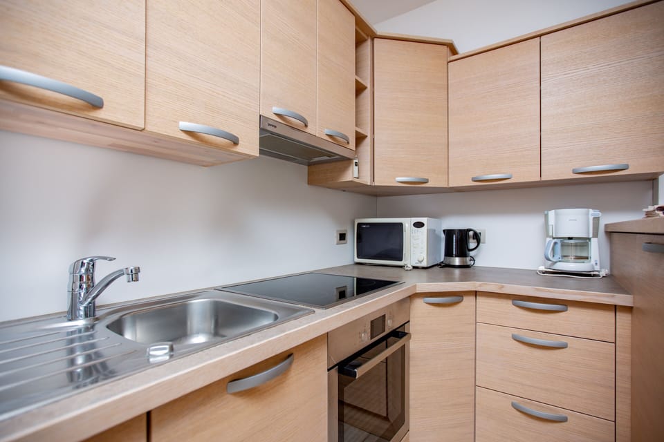 Apartment, 2 Bedrooms, Terrace | Private kitchen | Highchair