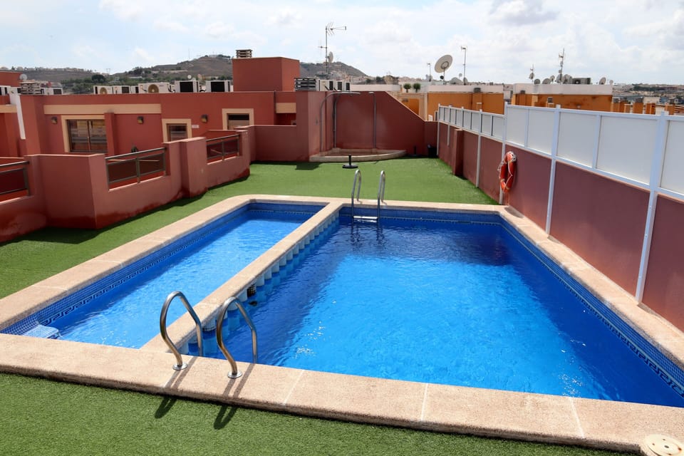 Stunning rooftop pool to all with kids' area. Swim with mountain & city views🏔️
