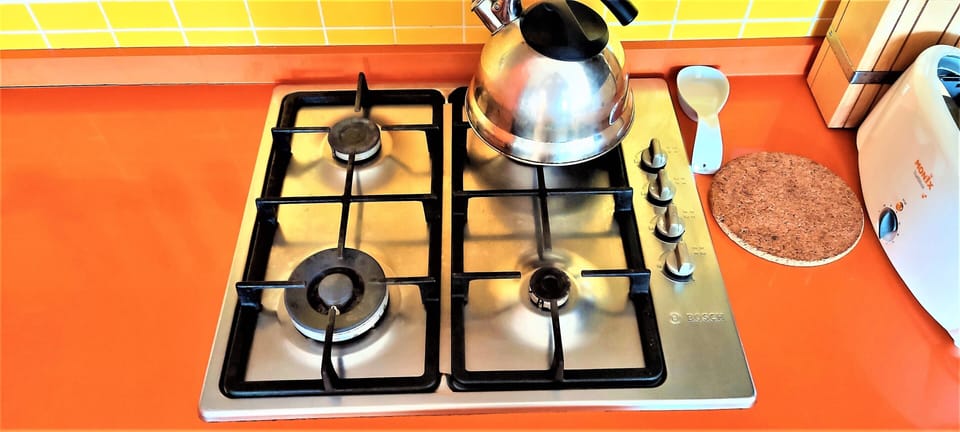 Full kitchen w/dishwasher. Just bring your appetite—we've got the rest covered🍽