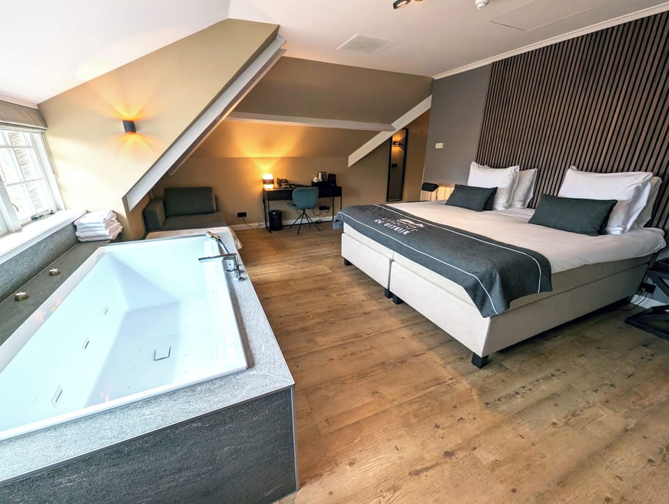Suite | In-room safe, desk, iron/ironing board, cribs/infant beds