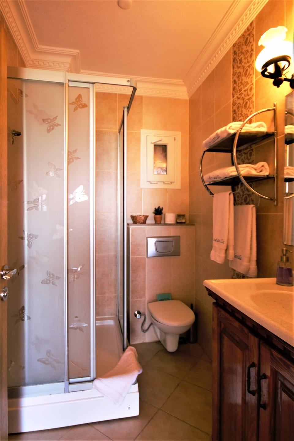 Basic Tent, 1 Bedroom | Bathroom | Bathtub, hair dryer, towels