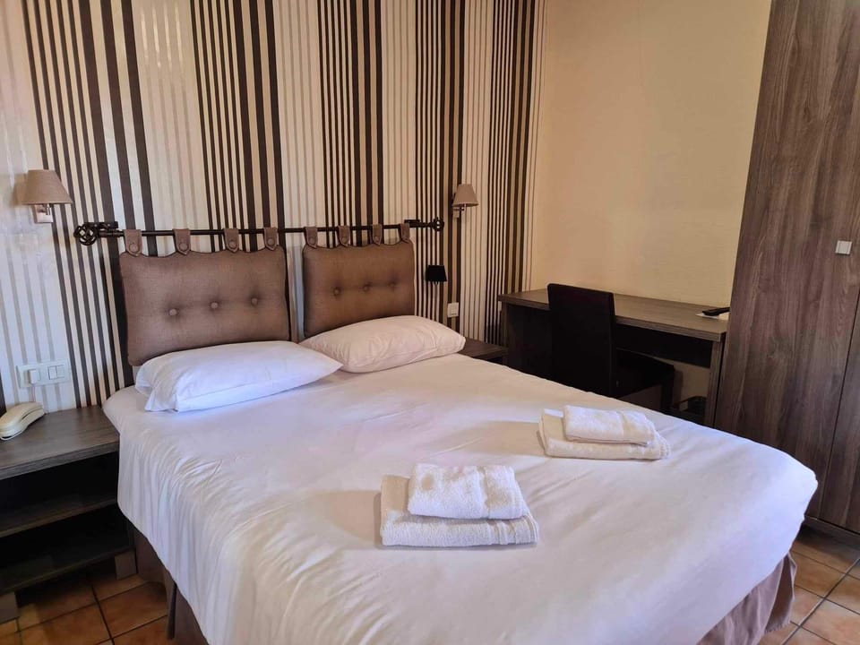 Standard Room | Desk, soundproofing, free cribs/infant beds, free WiFi