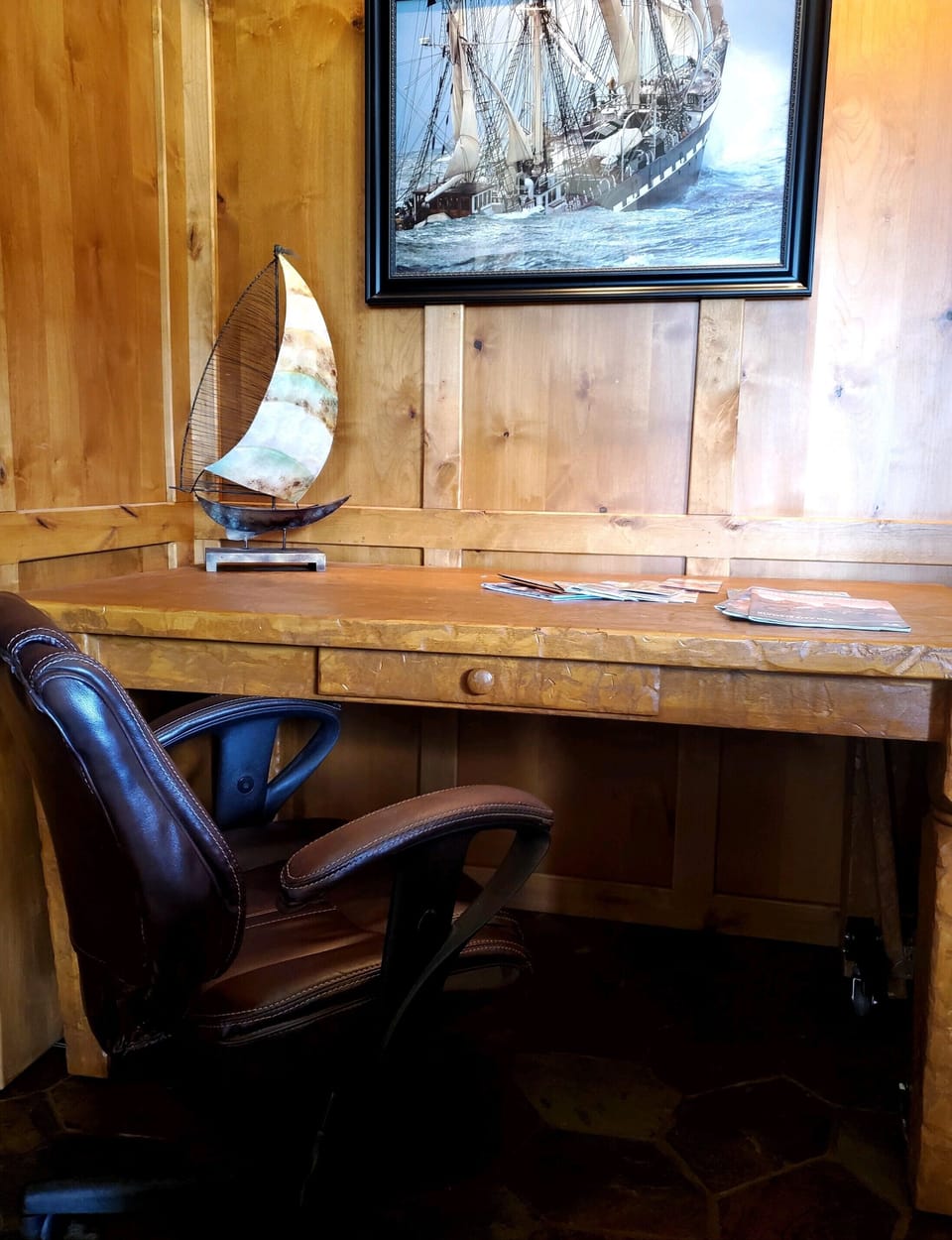 A comfortable work station for the digital nomads
