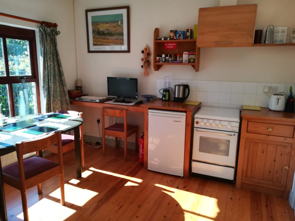 Apartment | Private kitchen | Fridge, oven, stovetop, electric kettle