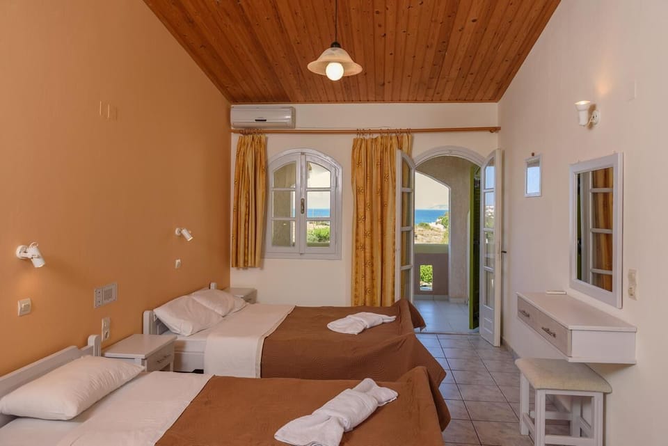 Double Room, Balcony, Sea View | Iron/ironing board, free cribs/infant beds, free WiFi, bed sheets