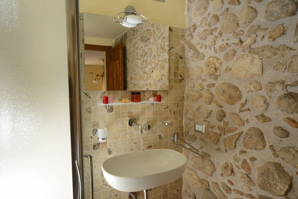 Apartment, 1 Bedroom, Garden View (Smeraldo) | Bathroom sink