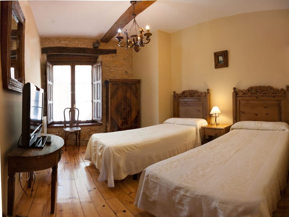 Traditional Double Room | Cribs/infant beds, rollaway beds, bed sheets