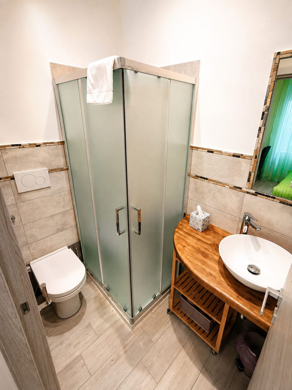 Shower, free toiletries, hair dryer, towels